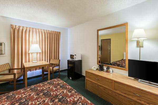 Super 8 By Wyndham Grand Island Hotel Luaran gambar